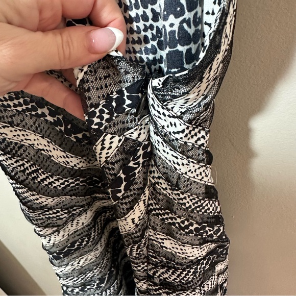 Parker Black and White Halter Fit and Flare Silk Dress Size Small - Picture 8 of 10